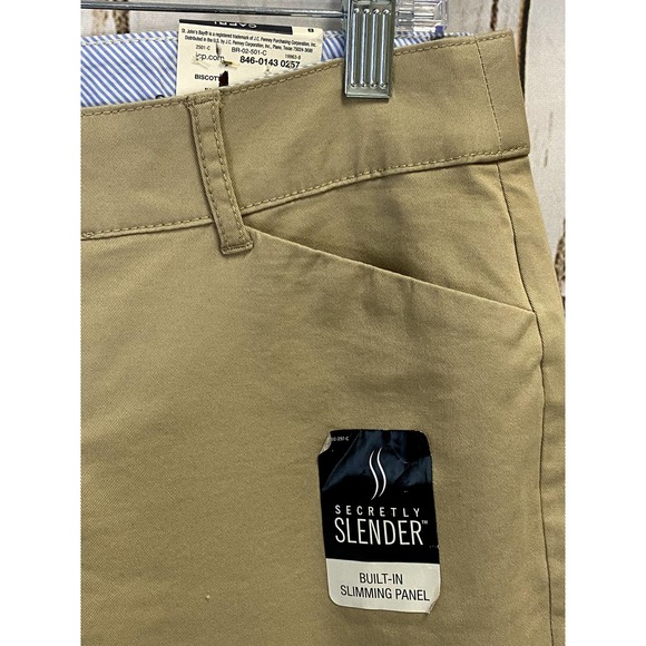 NWT St. Johns Bay Medium Khaki Slimming Women's Capris - Picture 6 of 7